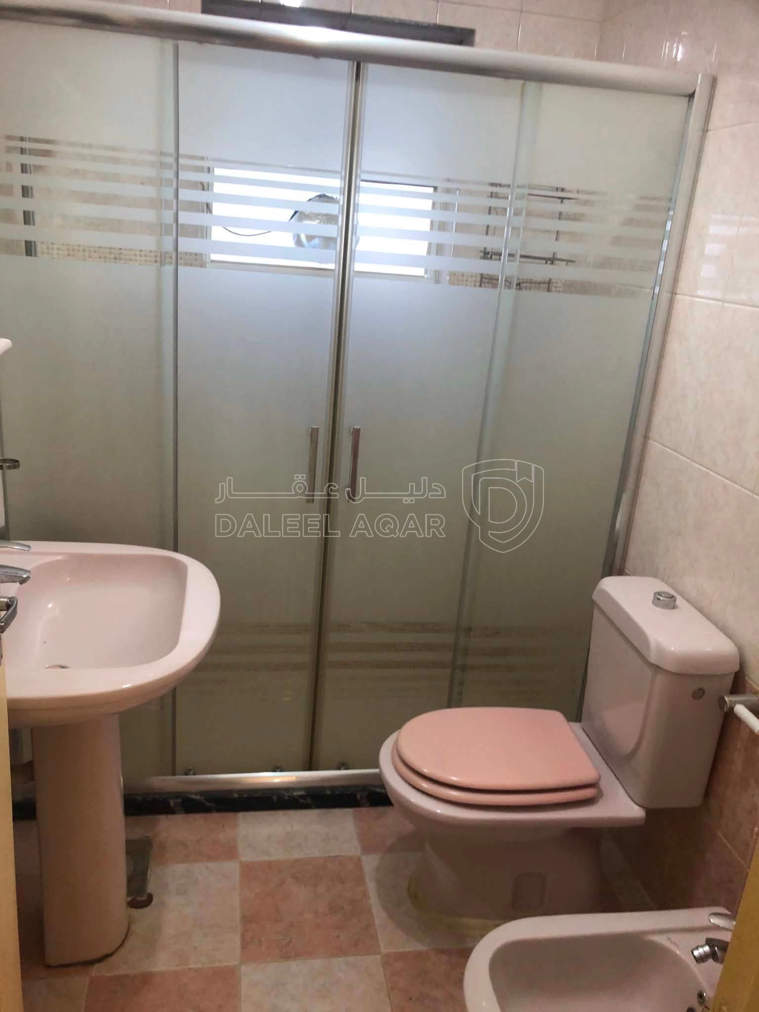 شقة في شقة بموقع مميز بالقرب من جميع الخدمات السعر قابل ل - 90,000 دأ - صورة 1