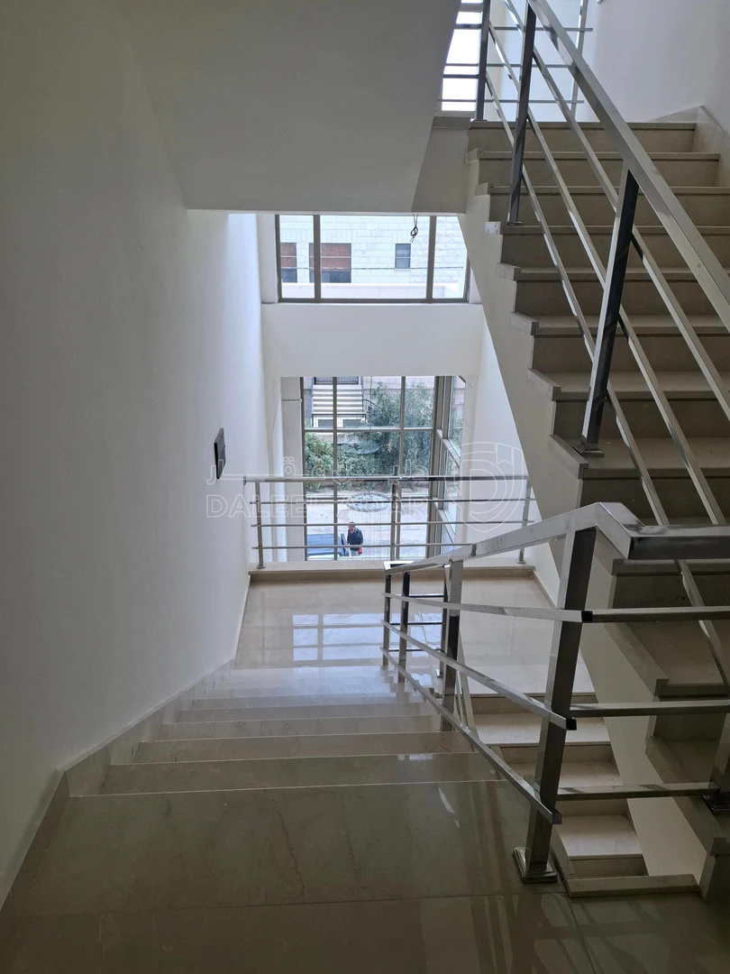 شقة في ضاحية الرشيد خلف الجامعة الاردنية  - 135,000 دأ - صورة 1