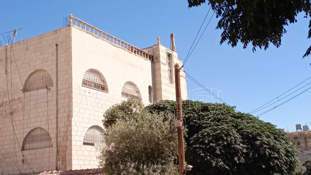 فيلا/منزل في عمان شارع سعد القارئ مقابل مدرسة أم الحيران للبنين - 325,000 دأ - صورة NaN