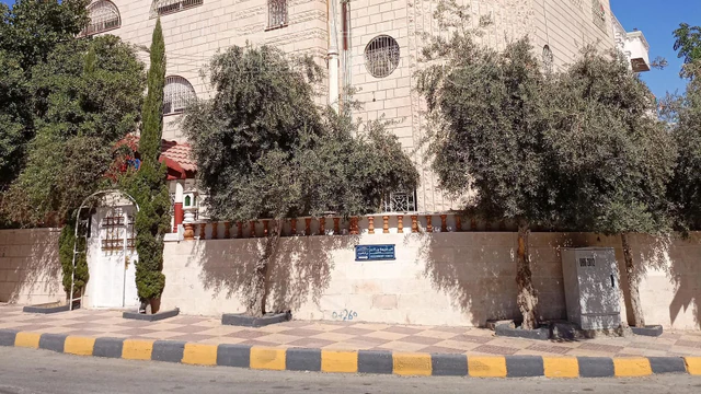 فيلا/منزل - عمان شارع سعد القارئ مقابل مدرسة أم الحيران للبنين - 325000 دأ