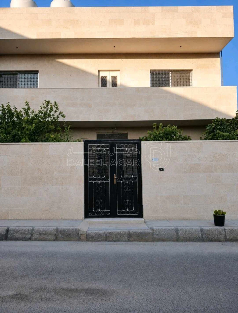 فيلا/منزل في قطعة ارض مساحة 600 م مقام عليها بيت مستقل مكون من - 184,000 دأ - صورة 1