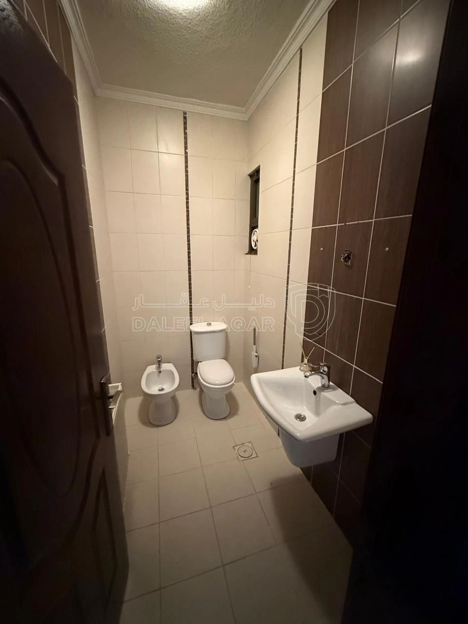 شقة في ضاحية الرشيد خلف مدرسة المنهل شارع الحاووز - 88,000 دأ - صورة 1