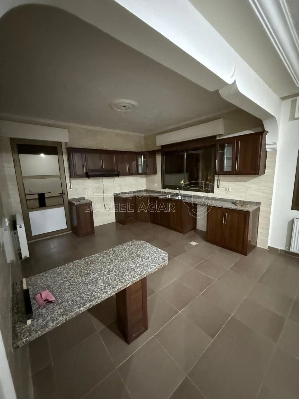 شقة في ضاحية الرشيد خلف مدرسة المنهل شارع الحاووز - 88,000 دأ - صورة 1