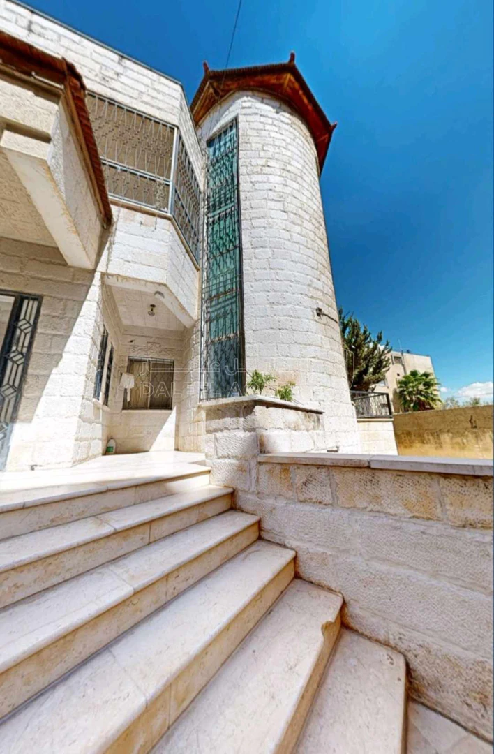 فيلا/منزل في بيت مستقل للبيع اربد قرب قصر العدل  - 118,000 دأ - صورة 1