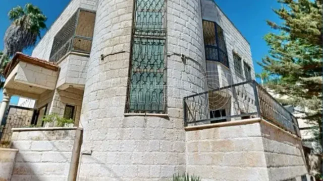 فيلا/منزل - بيت مستقل للبيع اربد قرب قصر العدل  - 118000 دأ