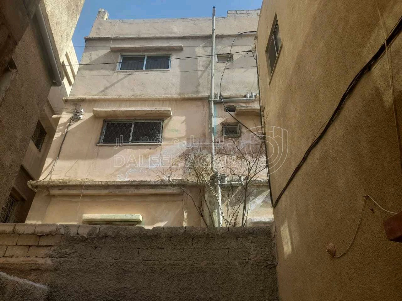 مبنى في الزرقا حي معصوم على نزول مدرسة حي رمزي - 20,000 دأ - صورة 1