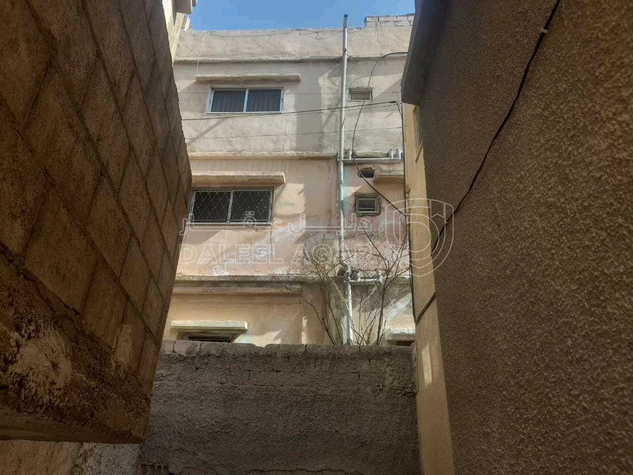 مبنى في الزرقا حي معصوم على نزول مدرسة حي رمزي - 20,000 دأ - صورة 1