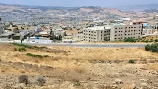 أرض - الوجهه ٢٢م بها منسوب تصلح للاسكانات اطلاله جميله  - 185000 دأ