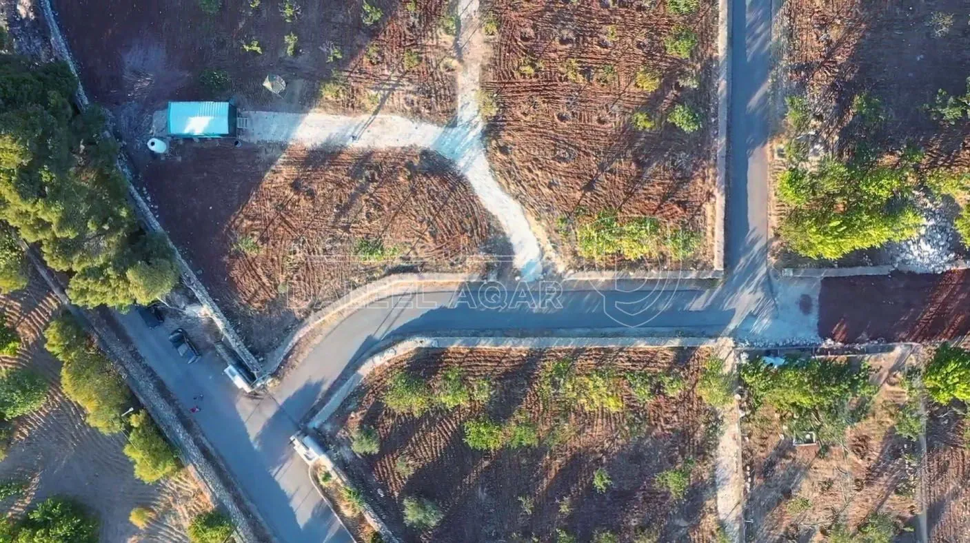 أرض في أرض سكنية للبيع في ناعور بإطلالة غربية - 70,000 دأ - صورة 1
