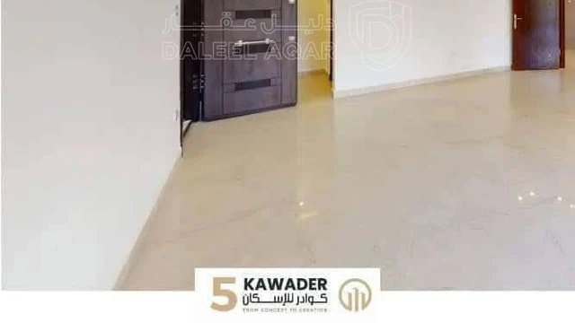 شقة في ام اذينة قرب الدوار السادس  - 160,000 دأ - صورة NaN