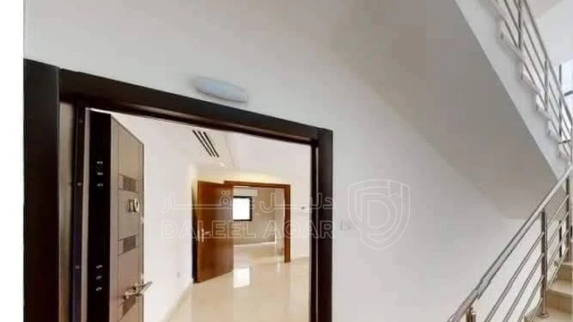 شقة في ام اذينة قرب الدوار السادس  - 160,000 دأ - صورة NaN