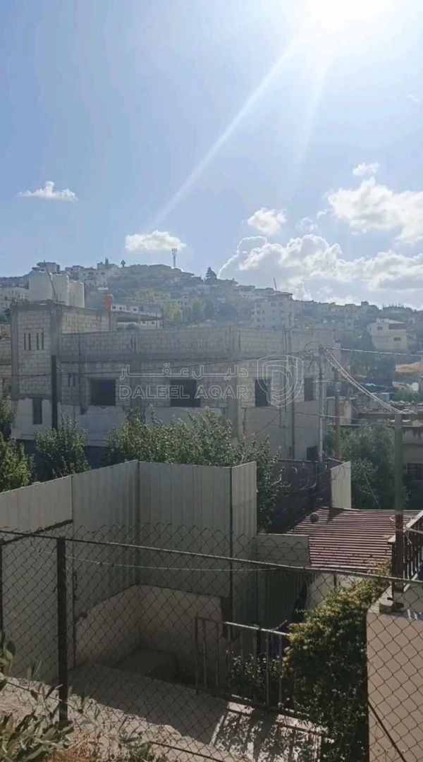 فيلا/منزل في جرش/سوف قرب مسجد النور - 85,000 دأ - صورة 2