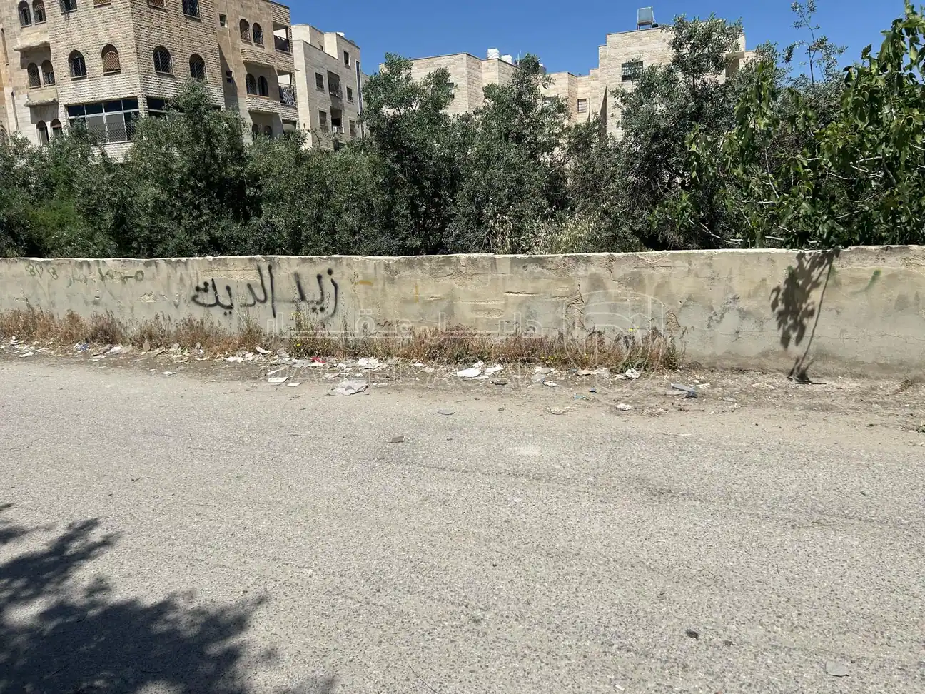 أرض في عمان الجبيهه شارع ياجوز - 200,000 دأ - صورة 1