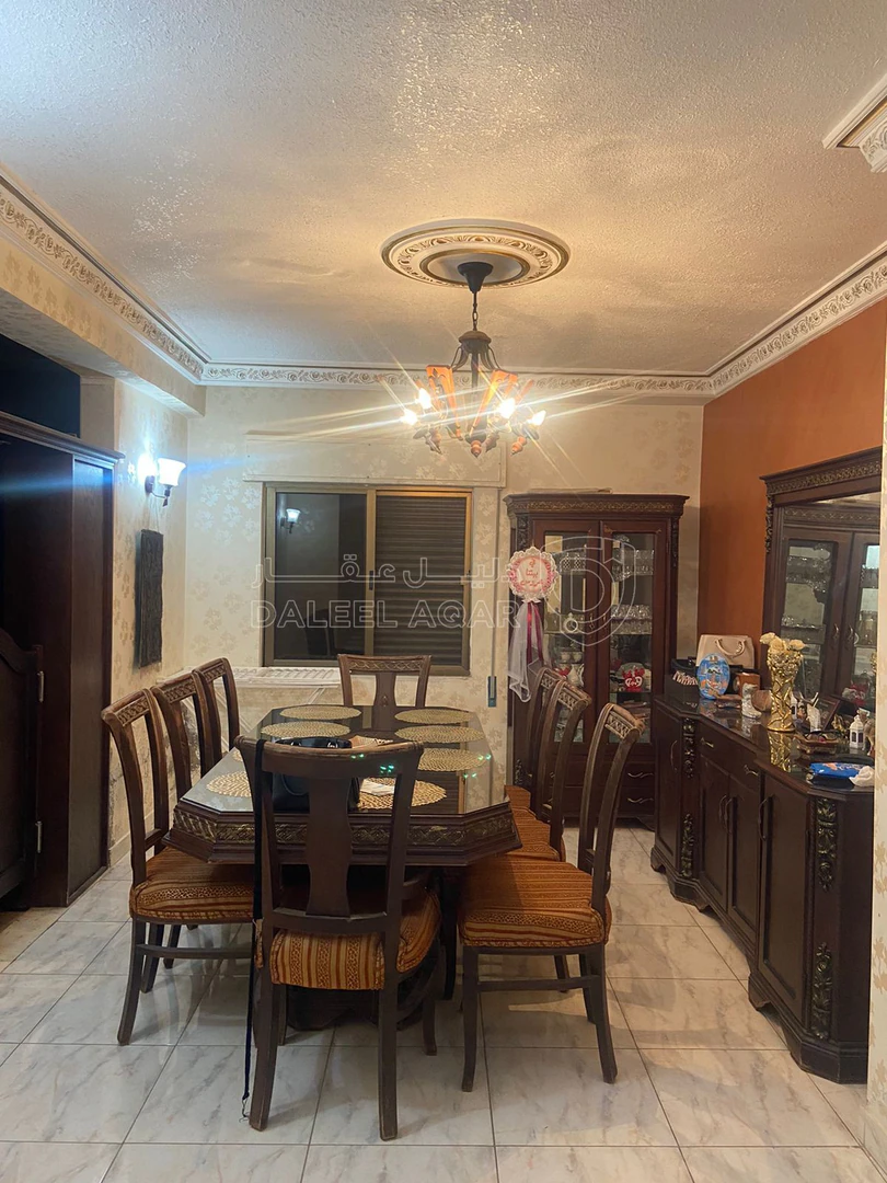 مبنى في الهاشمي الشمالي مقابل وزارة الصحة - 200,000 دأ - صورة 1