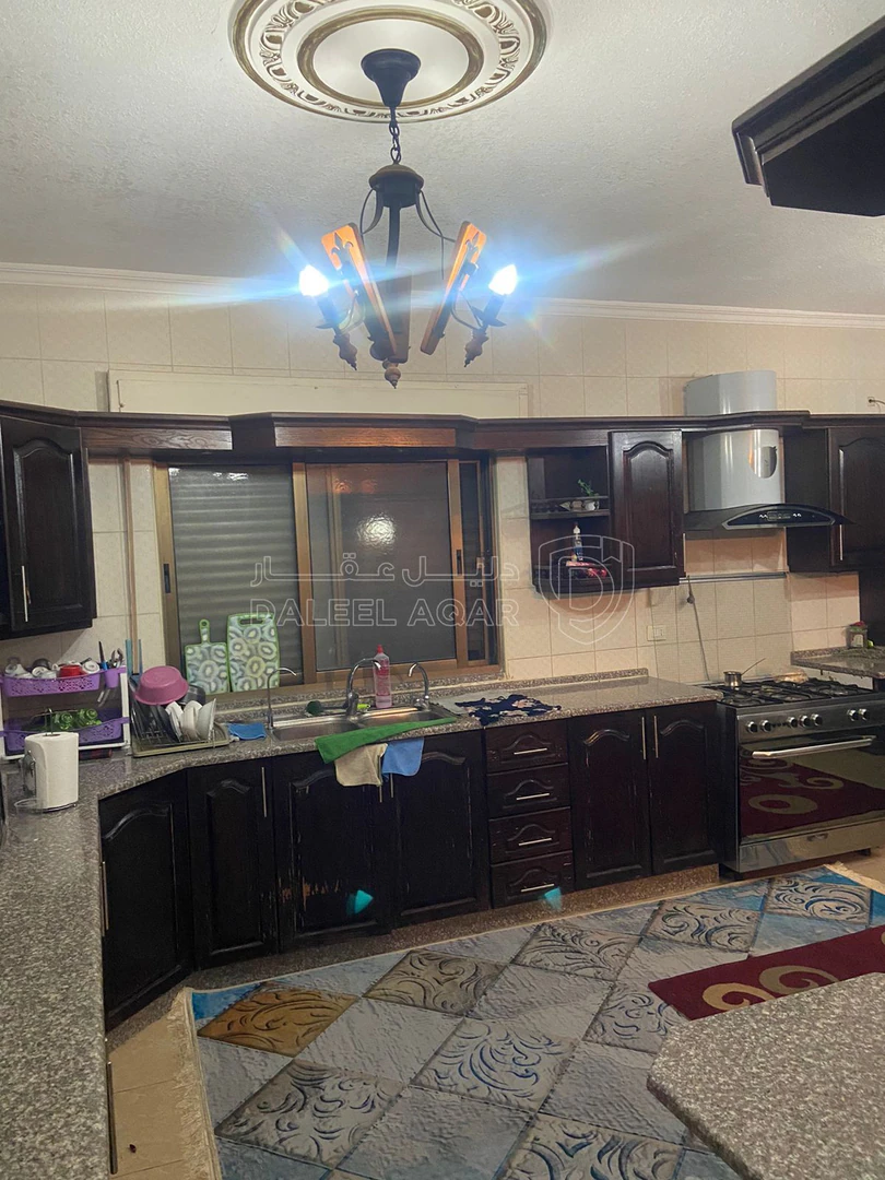 مبنى في الهاشمي الشمالي مقابل وزارة الصحة - 200,000 دأ - صورة 1