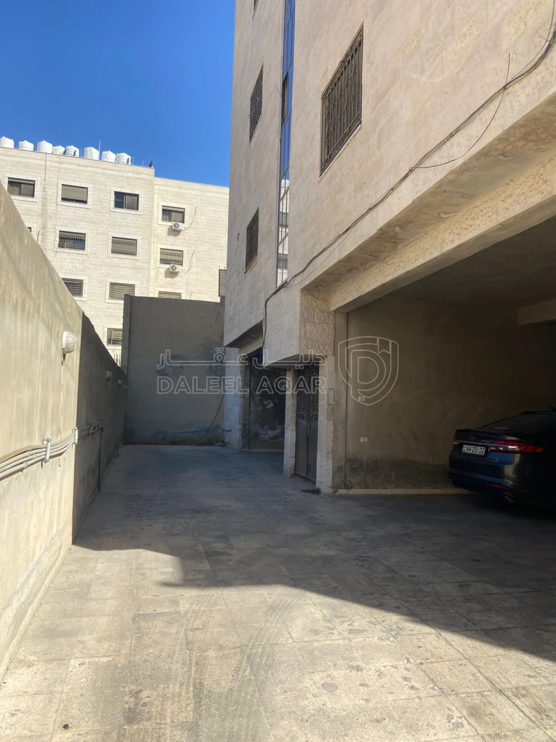 مبنى في الهاشمي الشمالي مقابل وزارة الصحة - 200,000 دأ - صورة 1