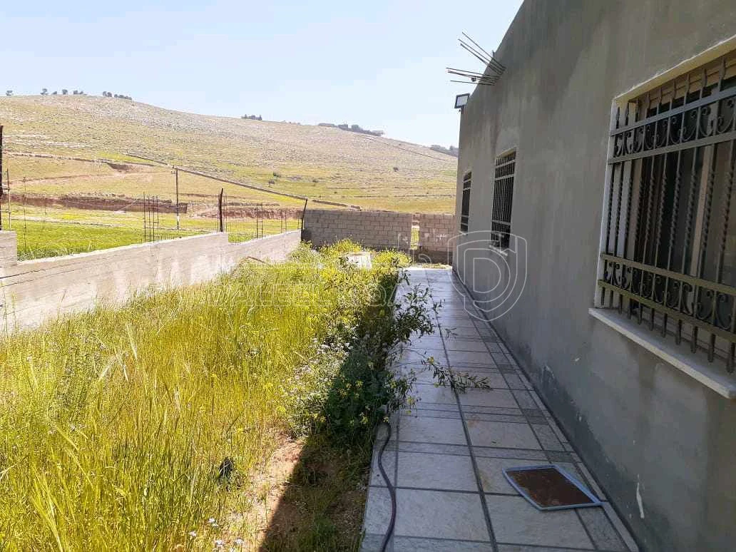 مزرعة/شاليه في طريق جرش المفرق ،شاليه مع مسبح  - 120,500 دأ - صورة 1