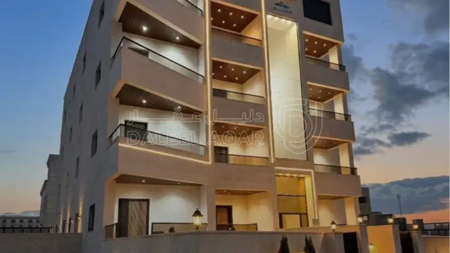 شقة - اربد - شارع البترا - خلف بن العميد  - 77000 دأ
