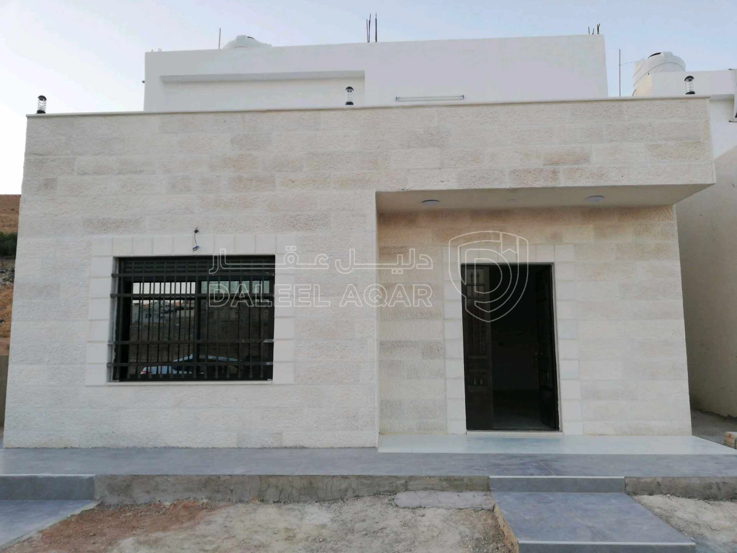 فيلا/منزل في مزرعة الرحيل - 65,000 دأ - صورة 1