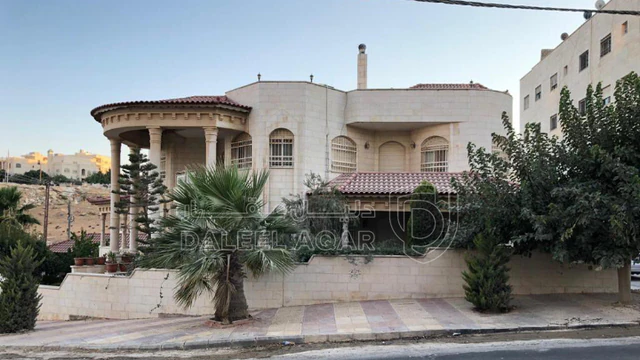 فيلا/منزل - عمان شفا بدران بالقرب من دوار الكلية البحرية - 575000 دأ