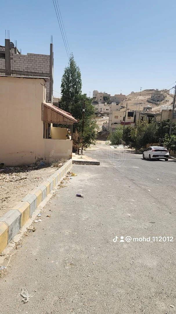 أرض في ماركا قرب دائره تسجيل شرق عمان  - 23,000 دأ - صورة 1
