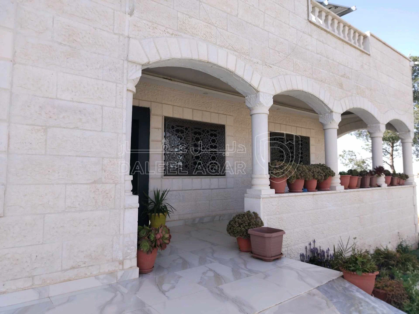 فيلا/منزل في المفرق ثغرة الجب حي الابرار شرقي الاتوتسراد ا - 60,000 دأ - صورة 1