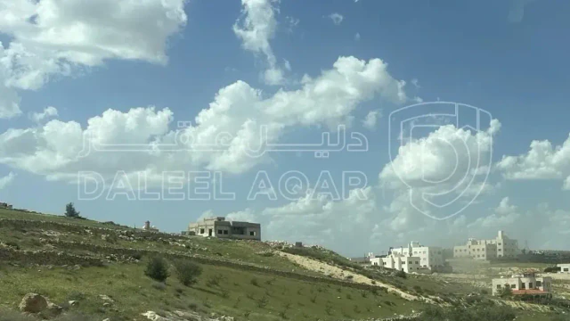 أرض في بالقرب من شارع شفا بدران - 135,000 دأ - صورة 1
