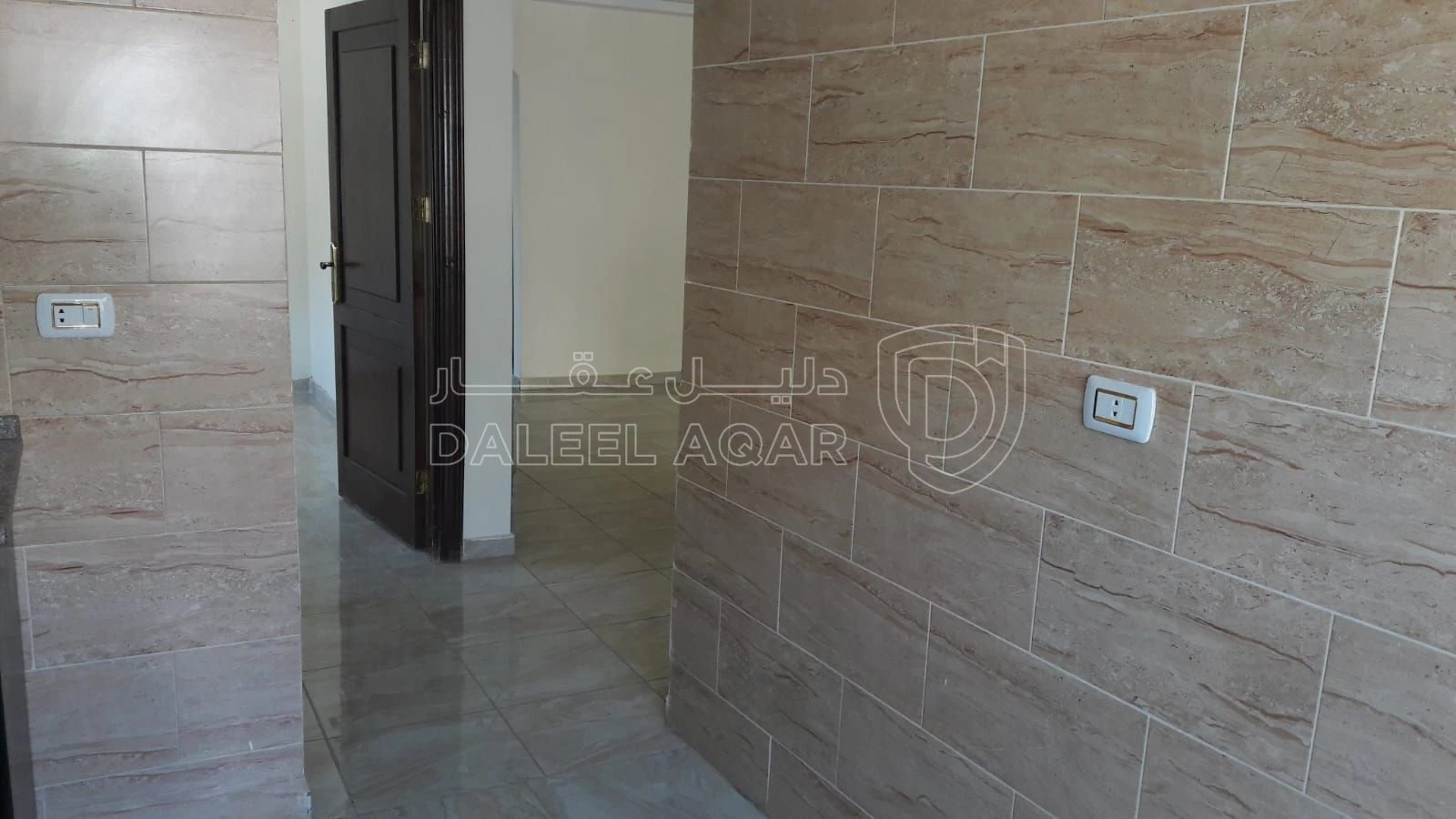 شقة في قرب شارع الاستقلال  - 35,000 دأ - صورة 1
