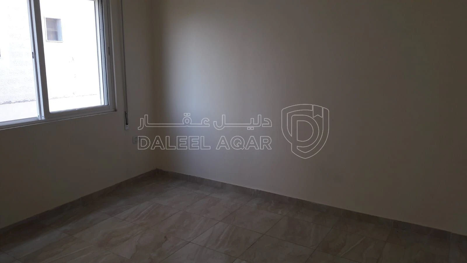 شقة في قرب شارع الاستقلال  - 35,000 دأ - صورة 1