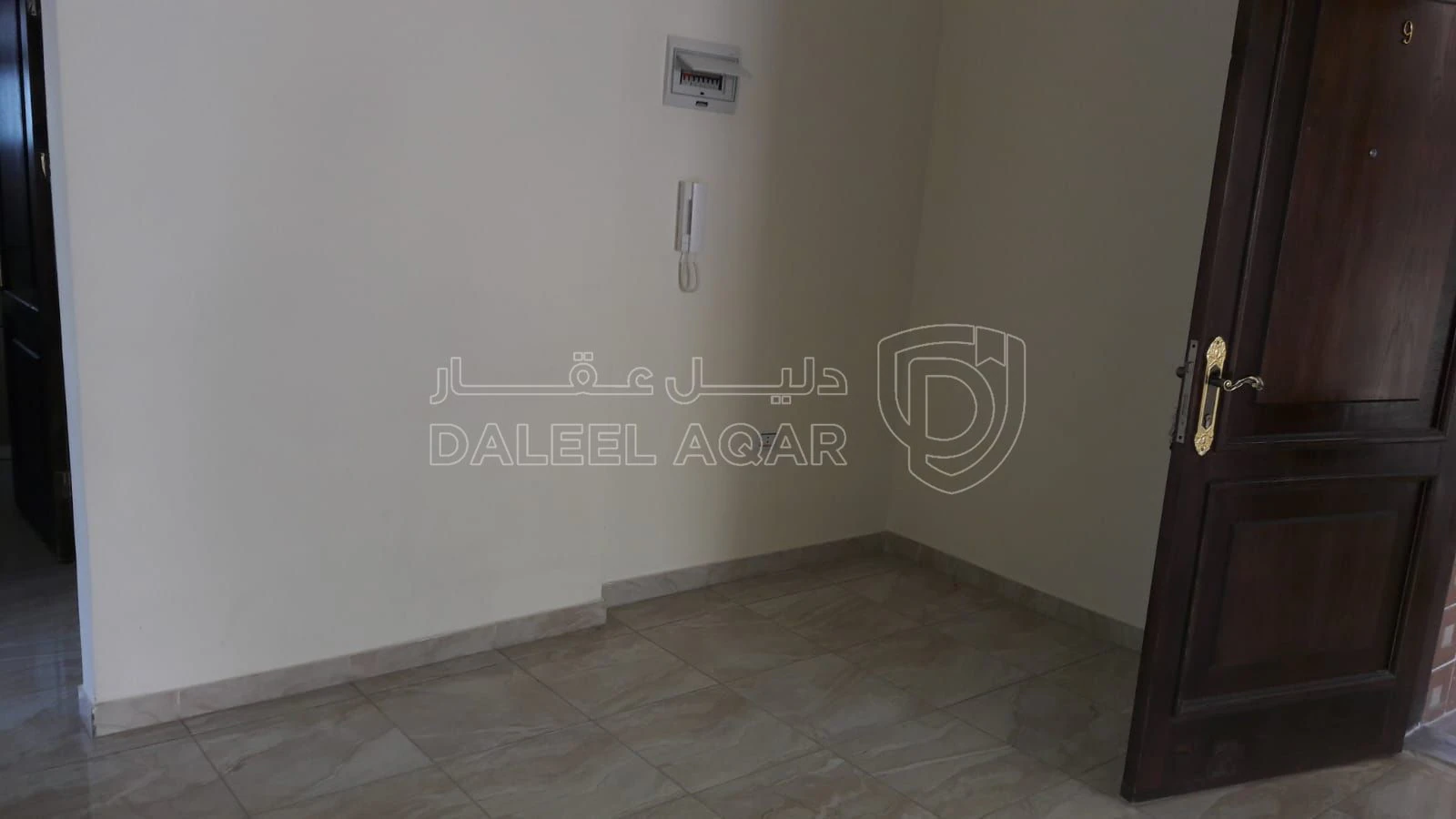 شقة في قرب شارع الاستقلال  - 35,000 دأ - صورة 1