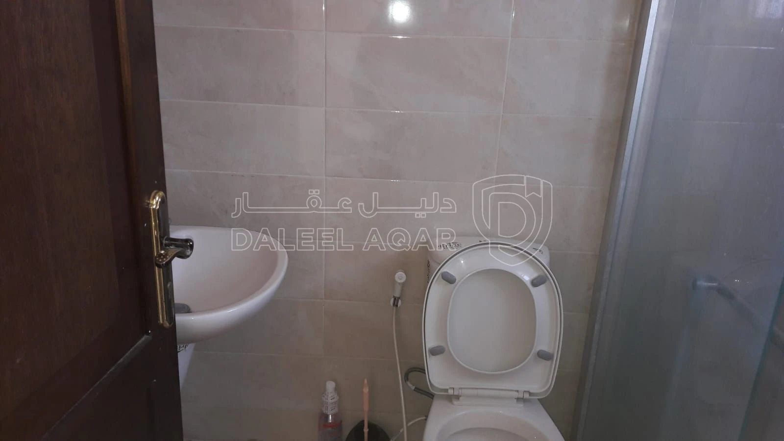 شقة في قرب شارع الاستقلال  - 35,000 دأ - صورة 1
