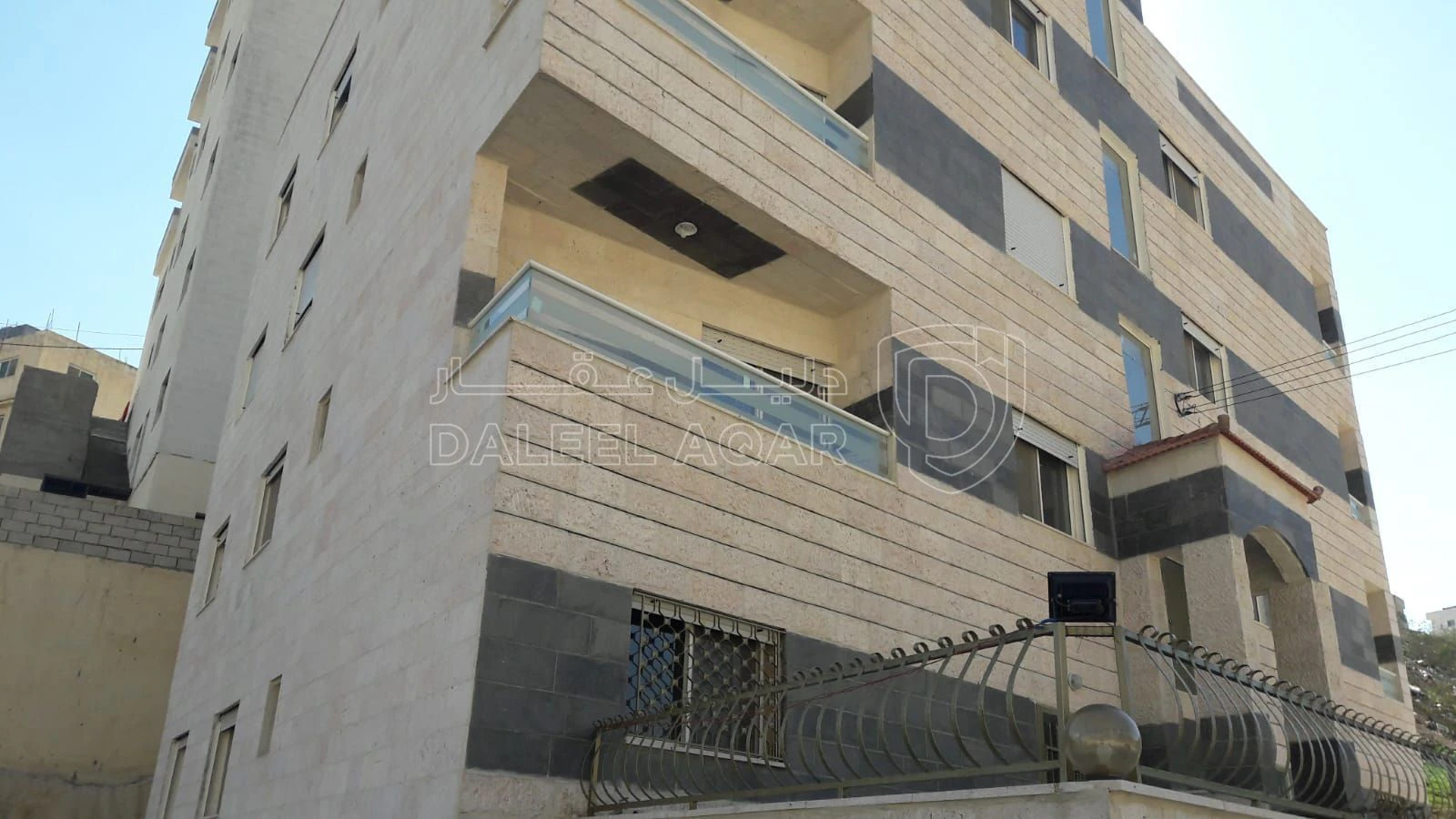 شقة في قرب شارع الاستقلال  - 35,000 دأ - صورة 1