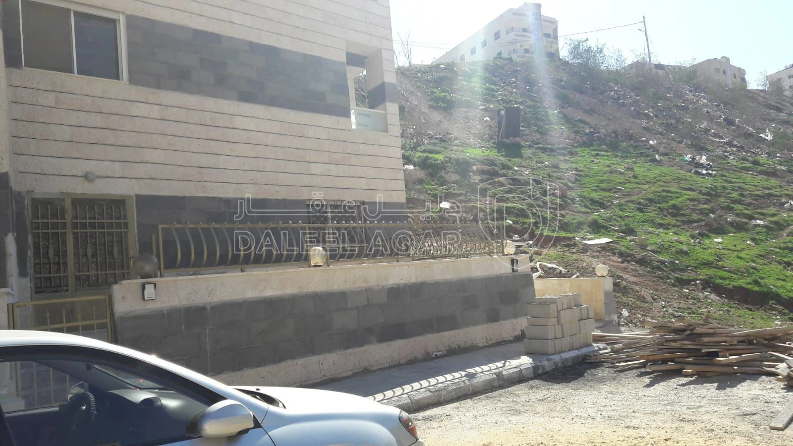 شقة في قرب شارع الاستقلال  - 35,000 دأ - صورة 1