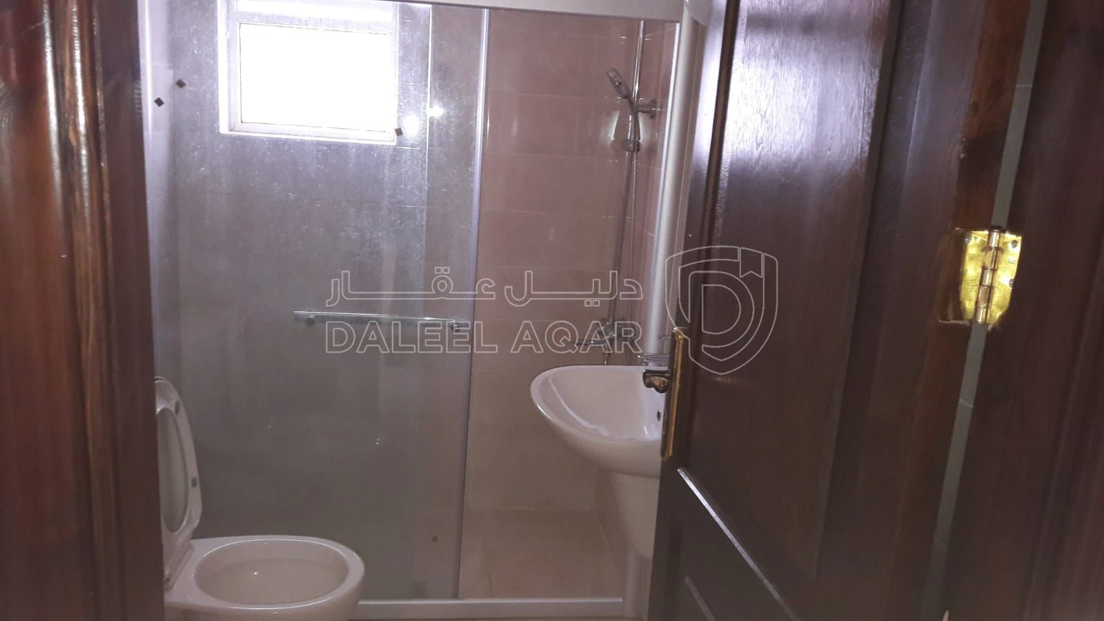 شقة في قرب شارع الاستقلال  - 35,000 دأ - صورة 1