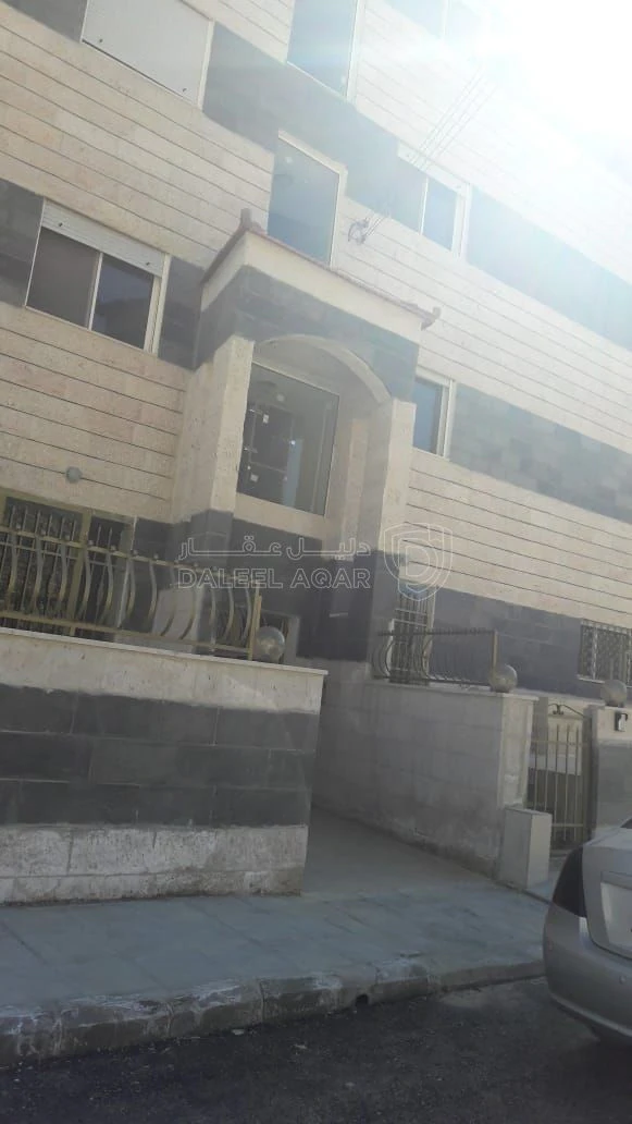 شقة في قرب شارع الاستقلال  - 35,000 دأ - صورة 1