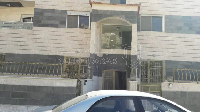 شقة - قرب شارع الاستقلال  - 35000 دأ