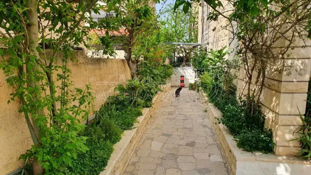 مبنى - جبل الحسين  - 200000 دأ