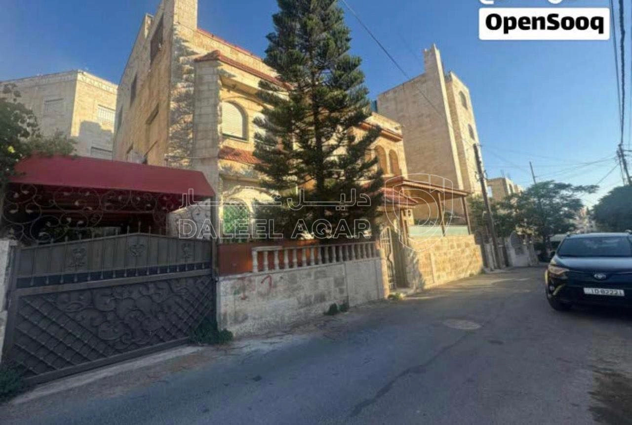 فيلا/منزل في عمارة مكونة من ثلاثة شقق للبيع بسعر مغري - 135,000 دأ - صورة 1