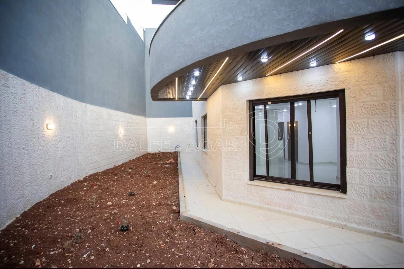 شقة في ابو علندا ضاحيه الفاروق  - 55,000 دأ - صورة 1