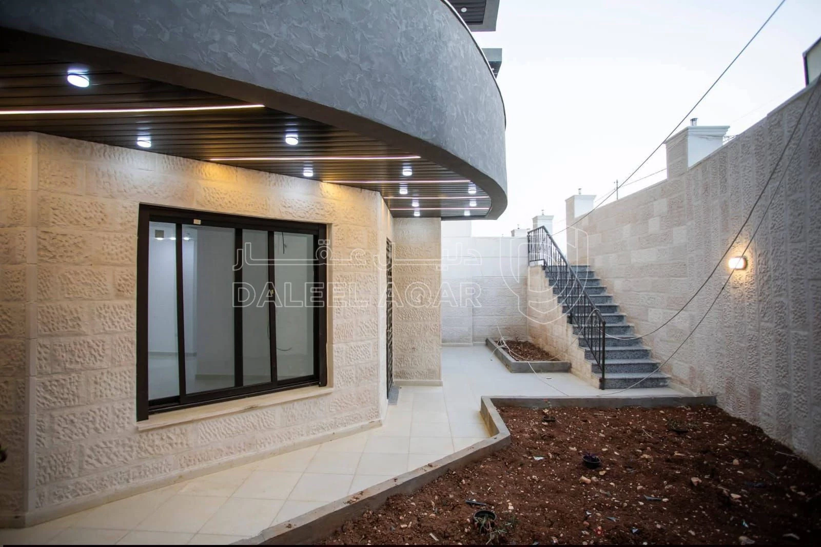 شقة في ابو علندا ضاحيه الفاروق  - 55,000 دأ - صورة 1