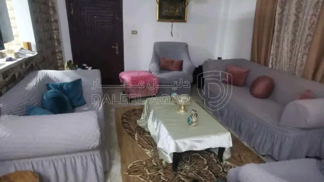 شقة - مقابل منتزه غمدان  - 39000 دأ