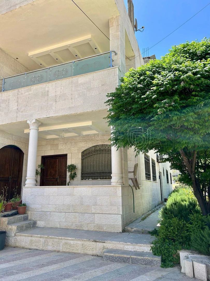 فيلا/منزل في عمان شارع الحرية بالقرب من دوار الحويان - 285,000 دأ - صورة 1