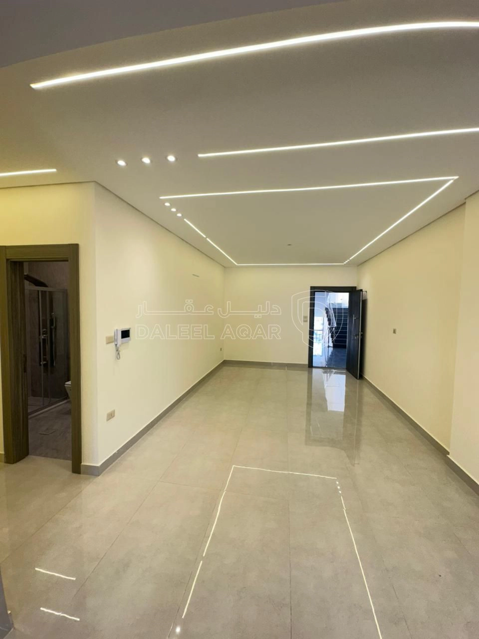 شقة في تبعد 2.5 كم عن شارع المطار - 57,000 دأ - صورة 1