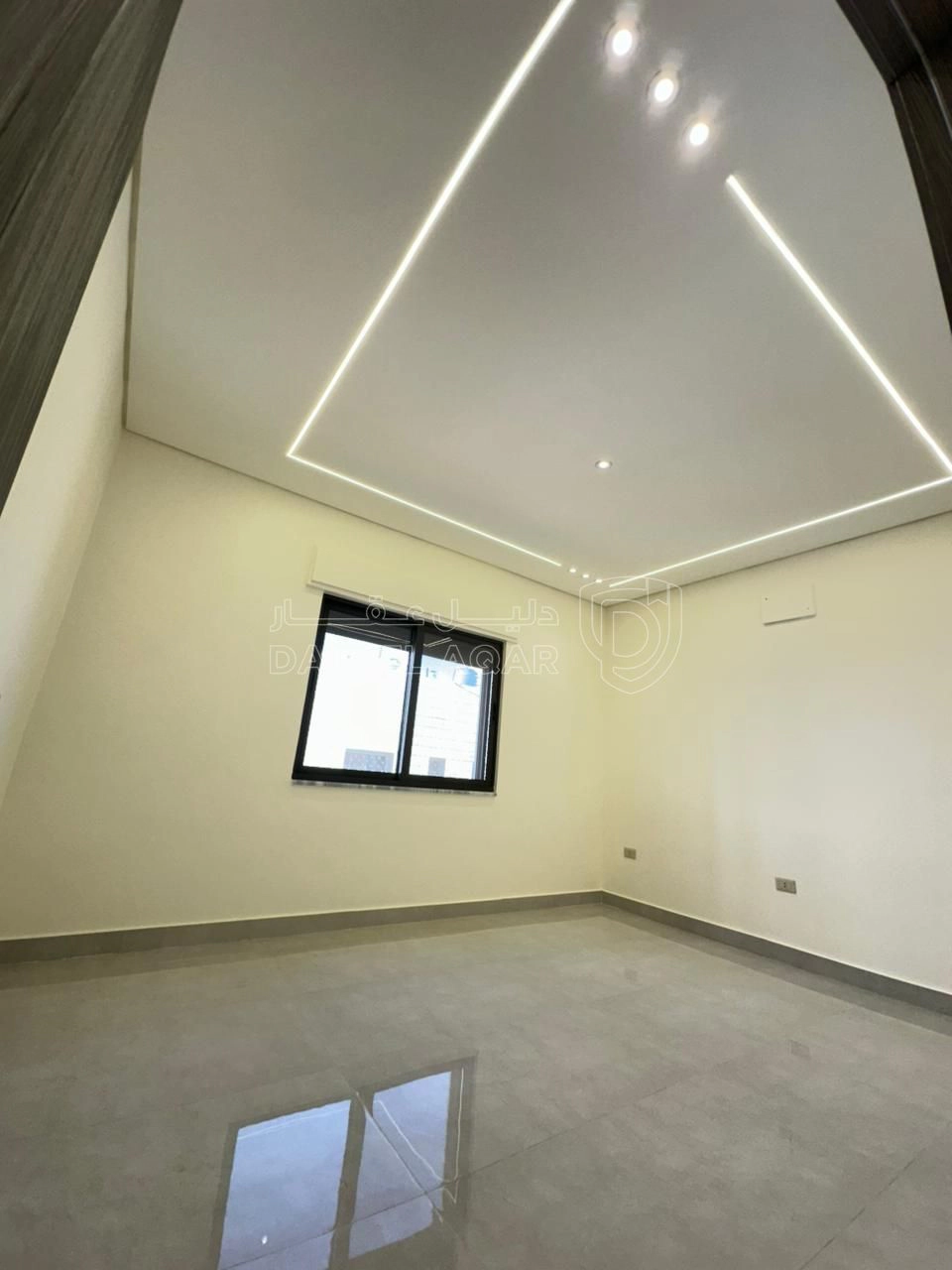 شقة في تبعد 2.5 كم عن شارع المطار - 57,000 دأ - صورة 1