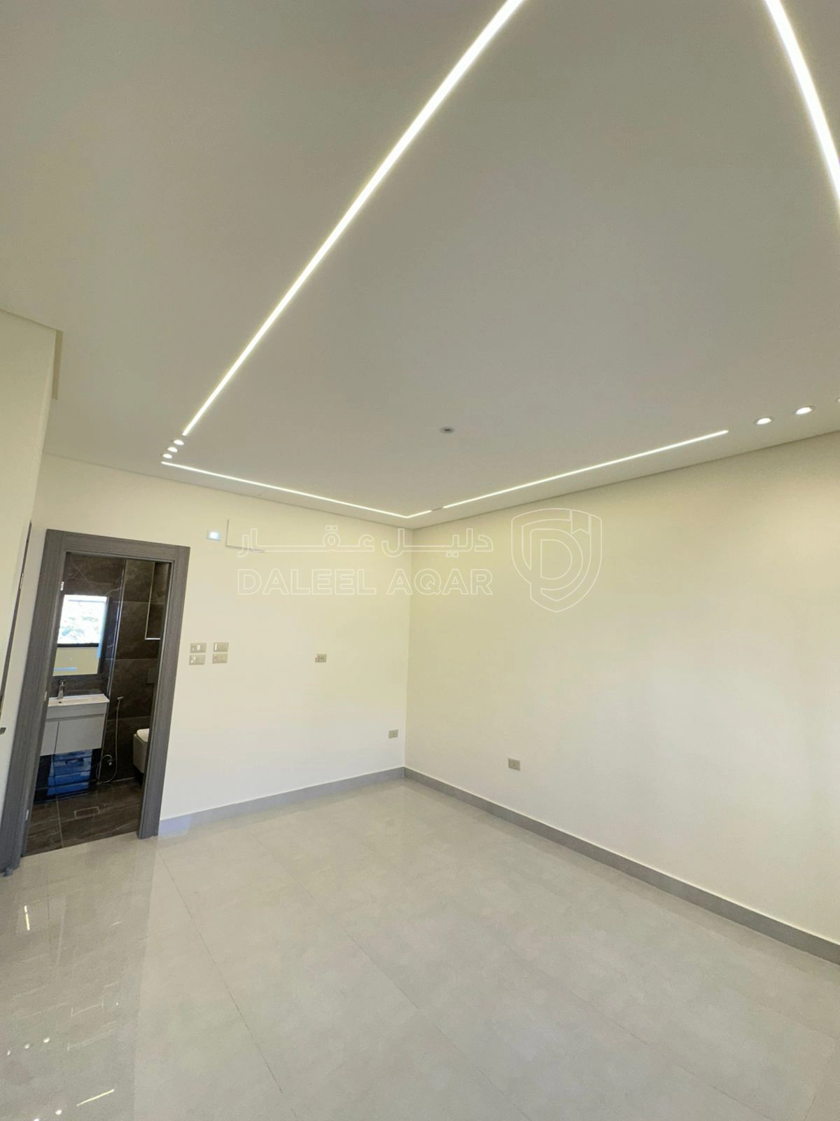 شقة في تبعد 2.5 كم عن شارع المطار - 57,000 دأ - صورة 1