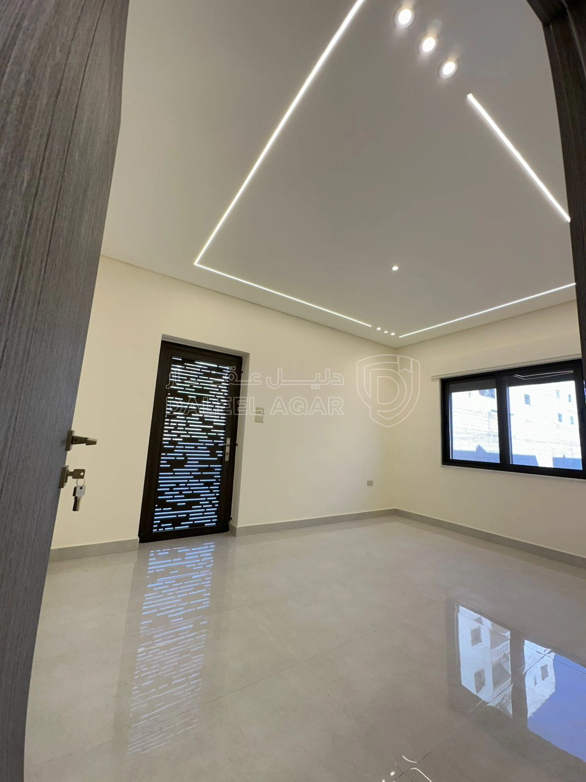 شقة في تبعد 2.5 كم عن شارع المطار - 57,000 دأ - صورة 1