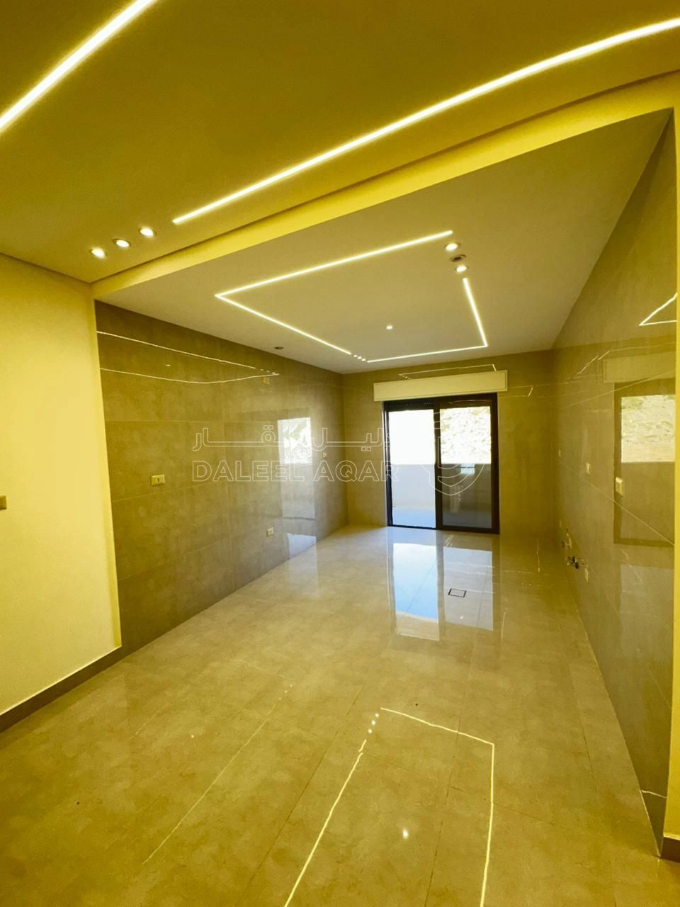 شقة في تبعد 2.5 كم عن شارع المطار - 57,000 دأ - صورة 1