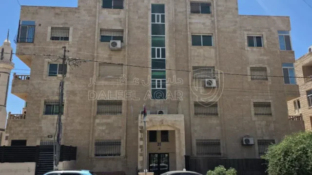 شقة - الجبيهة ش.الرضوان/مسجد الحاج عبد الكريم السكافي - 63400 دأ
