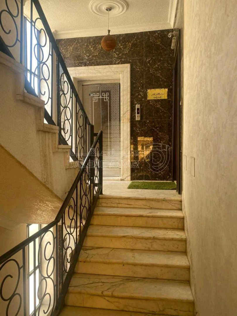 شقة في ( حي المهندسين ) بين الياسمين وحي الصاحبه - 105,000 دأ - صورة 1