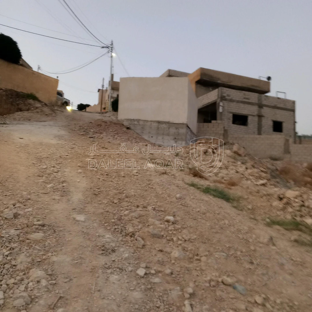 أرض في الزرقاء قرية عطل الرصيفة حوض مريزقة تقع على ثلاث ش - 33,000 دأ - صورة 1